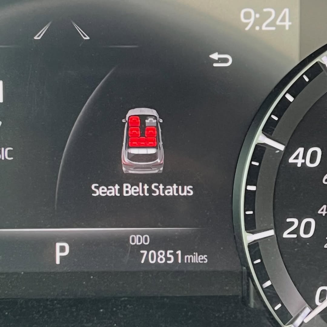 2021 Toyota Highlander: Blue on Black Luxury