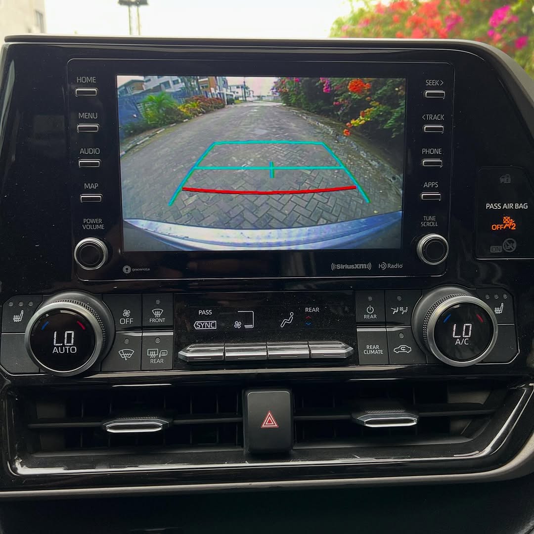 2021 Toyota Highlander: Blue on Black Luxury