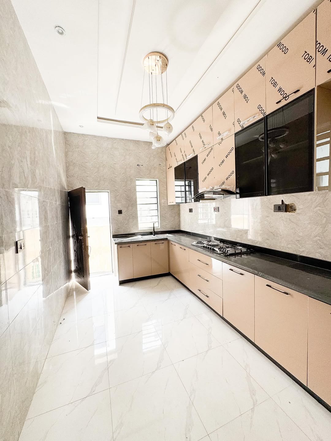 Stunning 4-Bed Duplex with BQ in Ikota