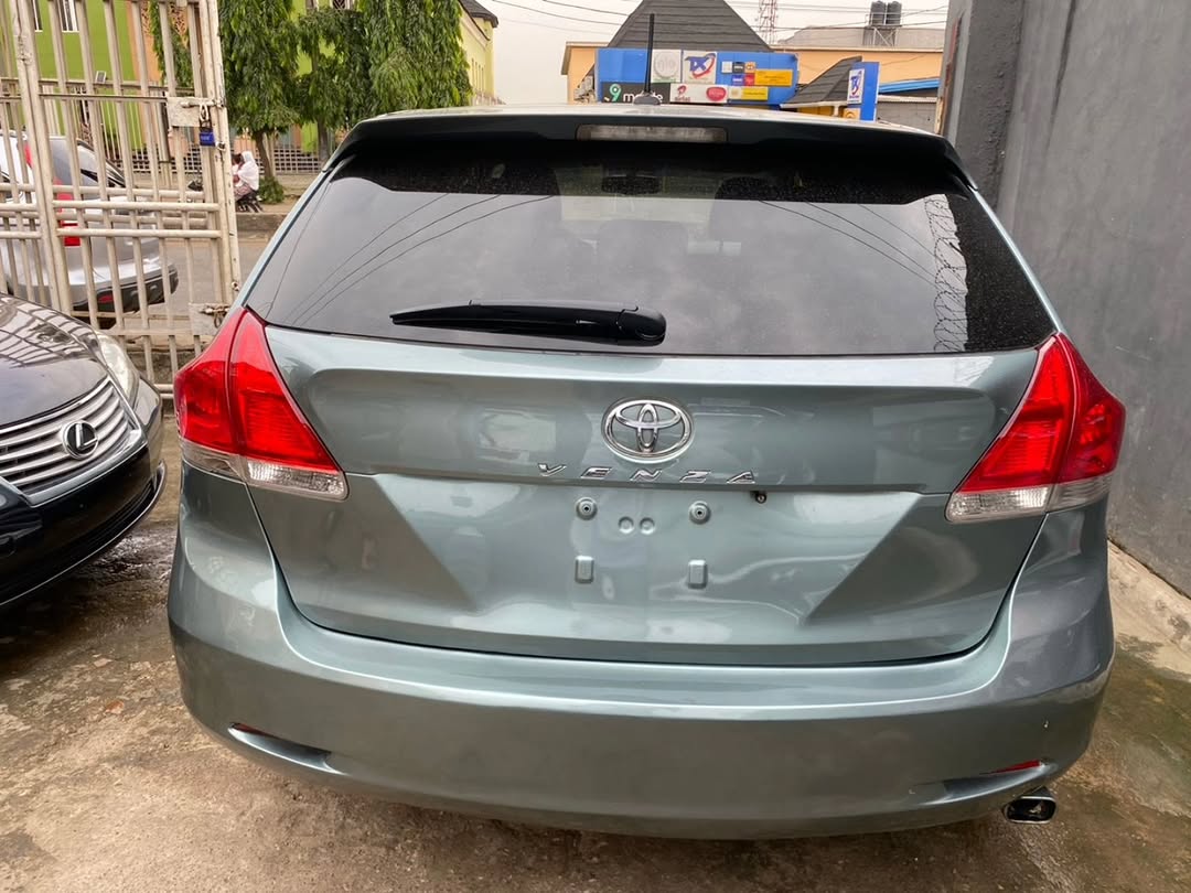 2011 Toyota Venza: Luxury SUV, Registered & Ready