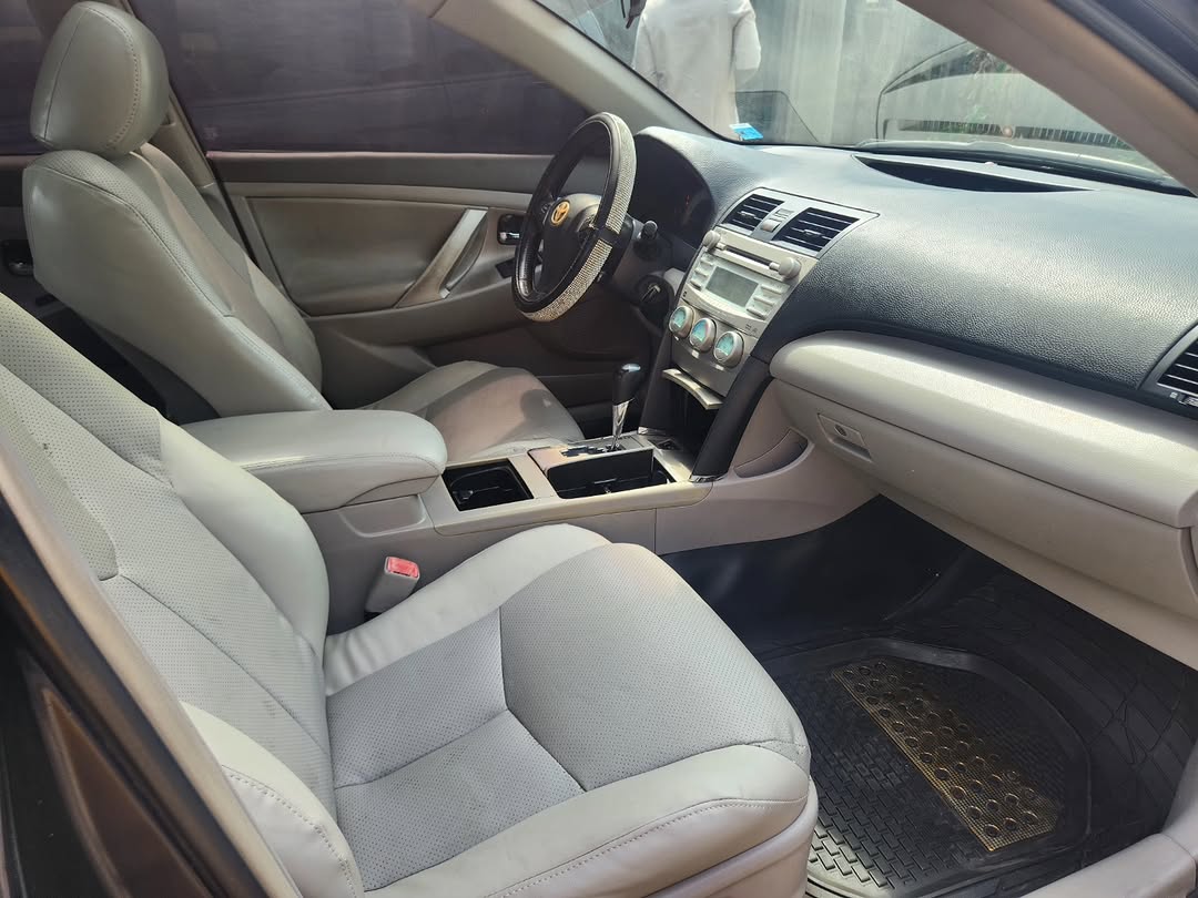 Toyota Camry SE: Unbeatable Value, Ready to Drive
