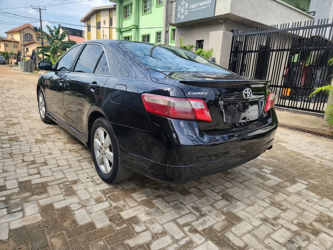 Toyota Camry SE: Unbeatable Value, Ready to Drive