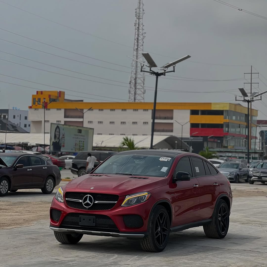 2016 Mercedes GLE460: Red on Black, Pano & 360 Cam