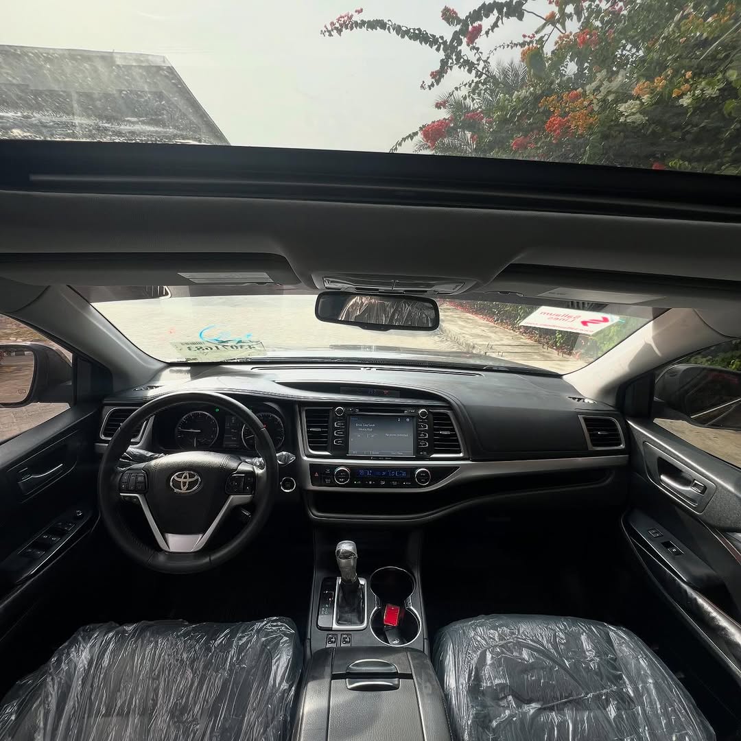 2016 Toyota Highlander: Sunroof, Camera, Delivery Anywhere