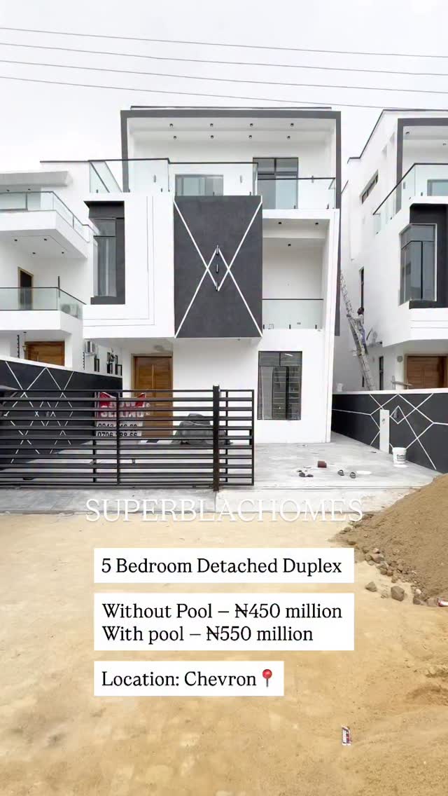 Lavish 5-Bed Duplex with Pool in Prime Chevron
