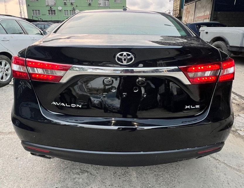 Luxury Sedan, Low Miles: 2016 Avalon XLE