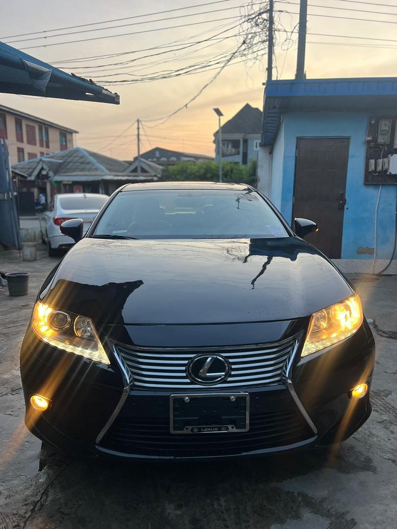 Flawless 2014 Lexus ES350: Pristine & Ready
