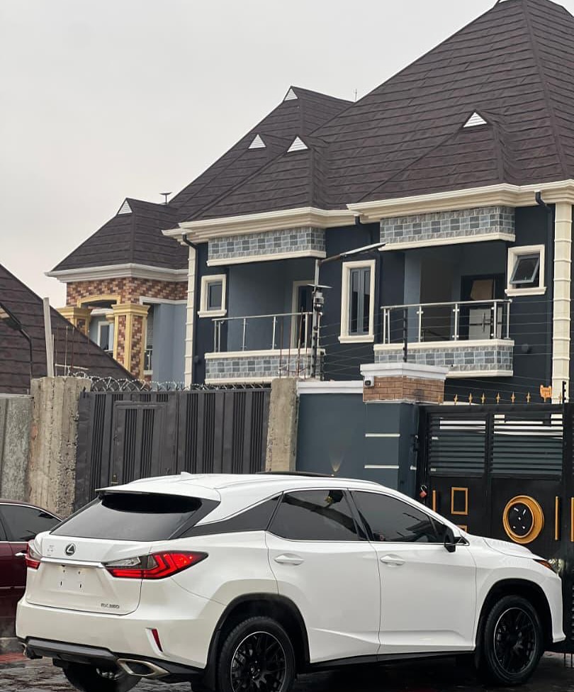 Luxury Lexus RX350: Rare & Fully Loaded