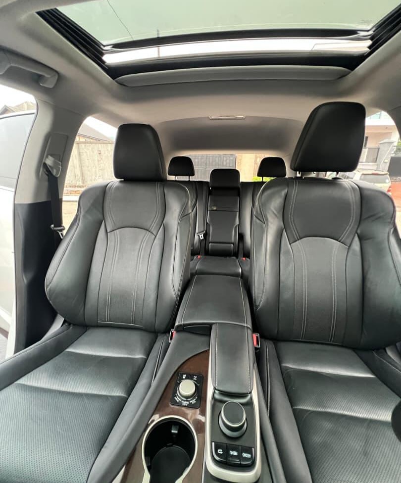 Luxury Lexus RX350: Rare & Fully Loaded