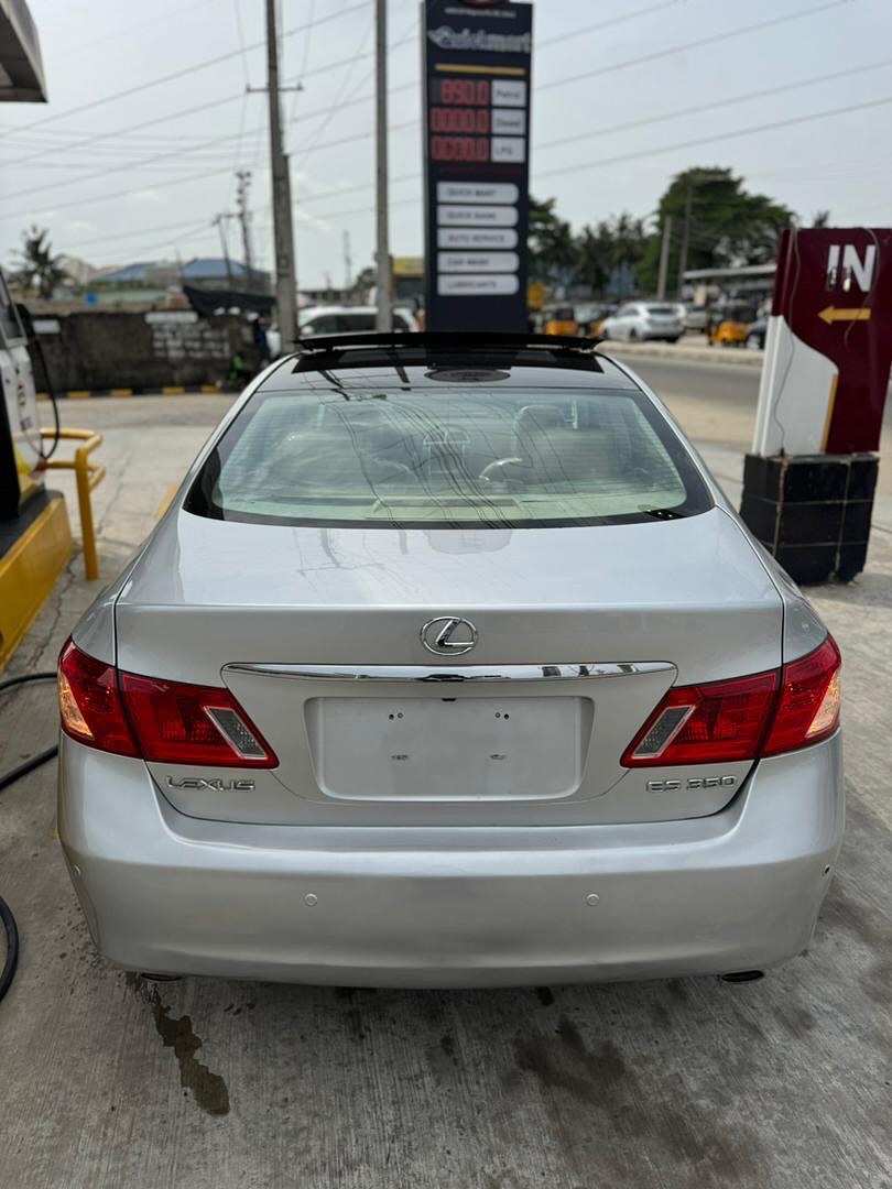 Luxury Redefined: 2009 Lexus ES350 Toks