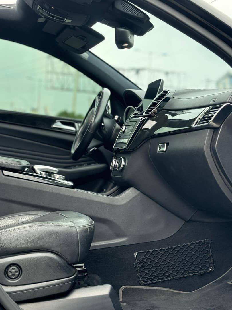 Unleash AMG Power: 2019 GLE43