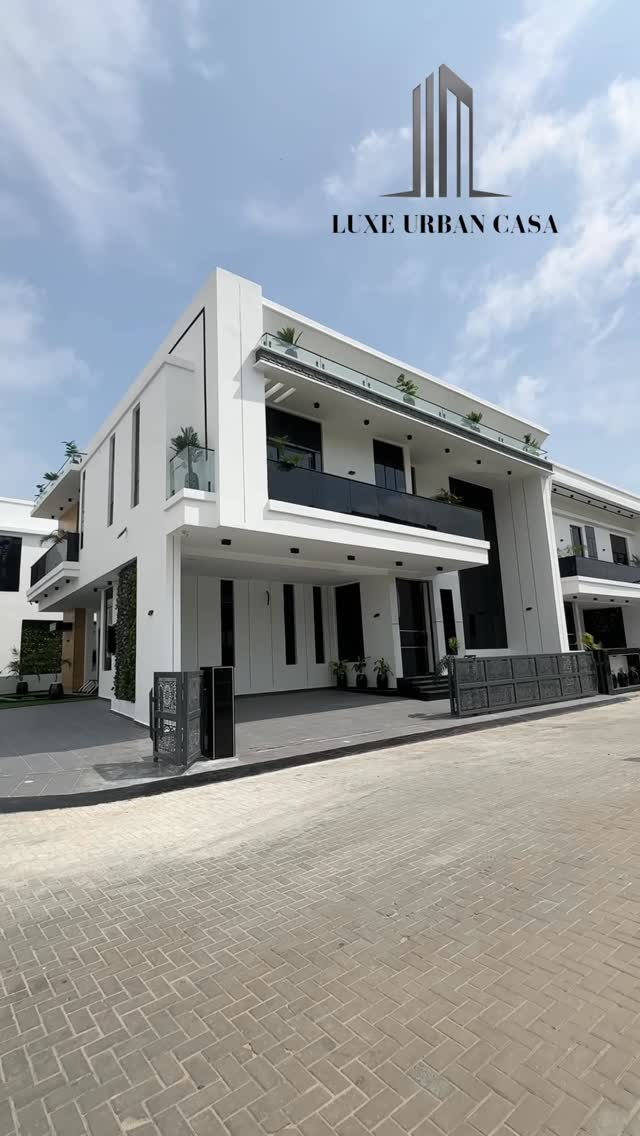 5-Bed Chevron Haven: Cinema, Pool & Elite Living