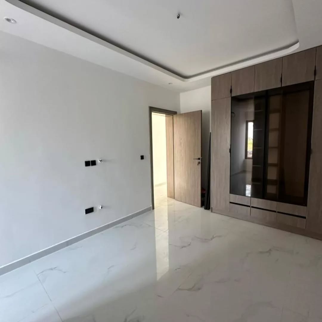 Lekki Phase 1 Gem: 2-Bed Luxury Apartment