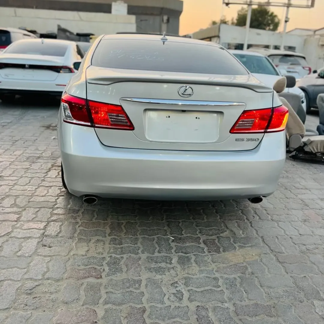 Luxury Lexus ES350: Super Clean & Ready to Drive!