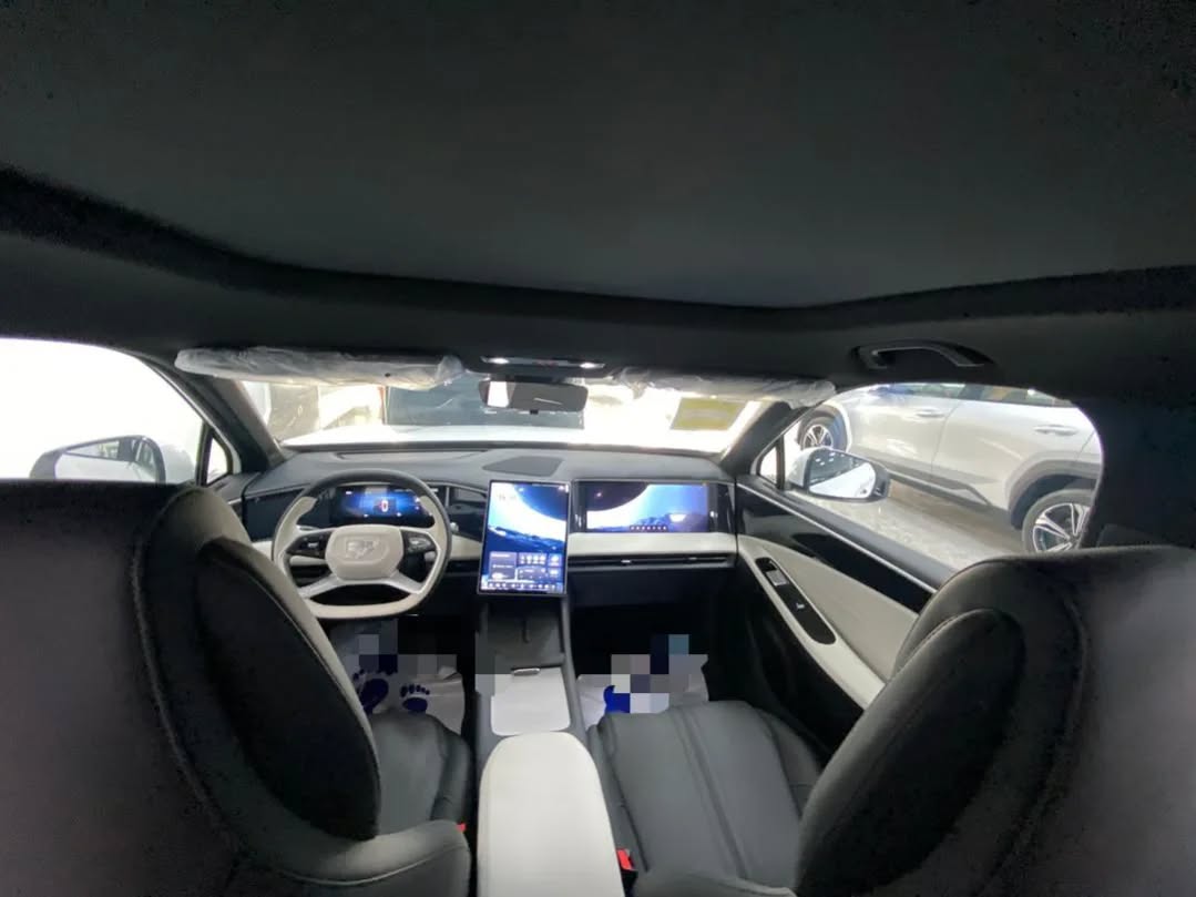 Unleash Dual Power: 2024 Geely Galaxy L7