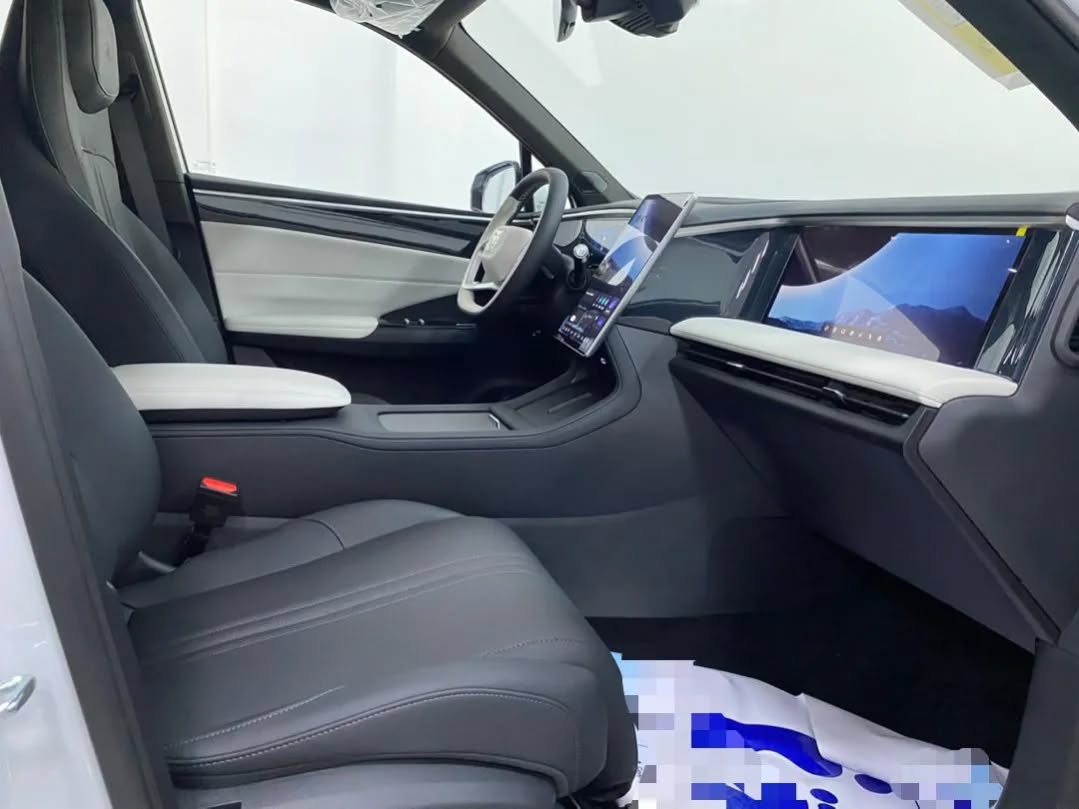 Unleash Dual Power: 2024 Geely Galaxy L7