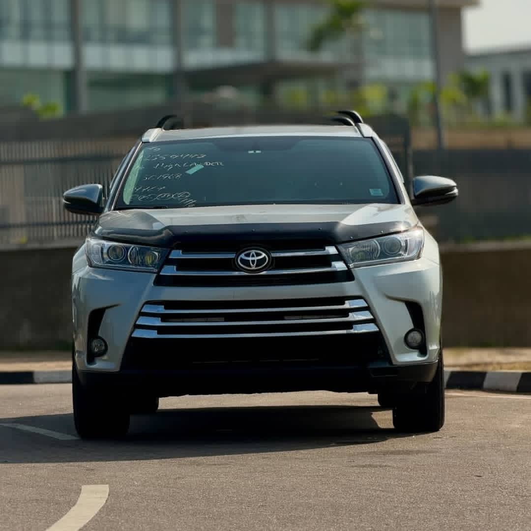 2017 Toyota Highlander XLE: Perfect & Panoramic