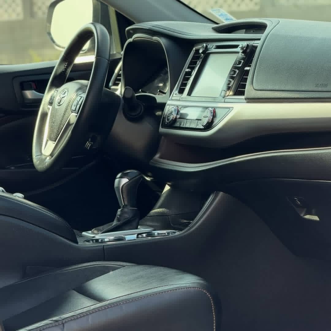 2017 Toyota Highlander XLE: Perfect & Panoramic