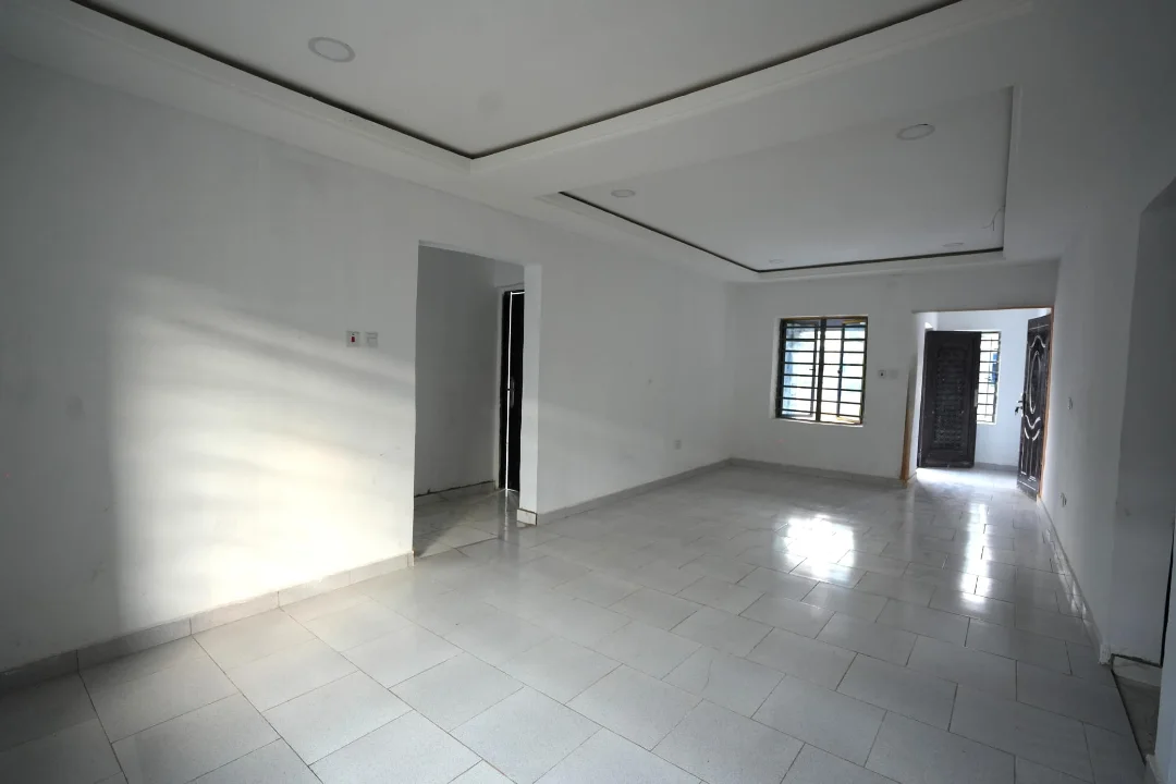 Serene Luxury Awaits at Queens Homes Mowe