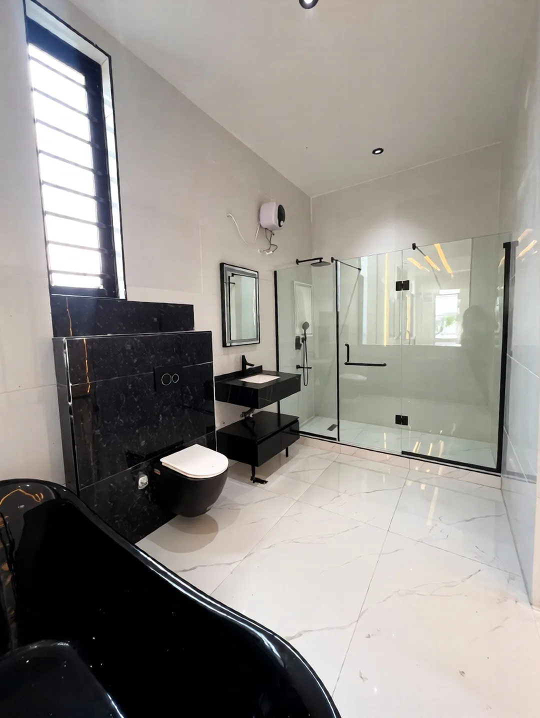 Stunning 5-Bed Duplex with Pool & BQ in Prime Lekki