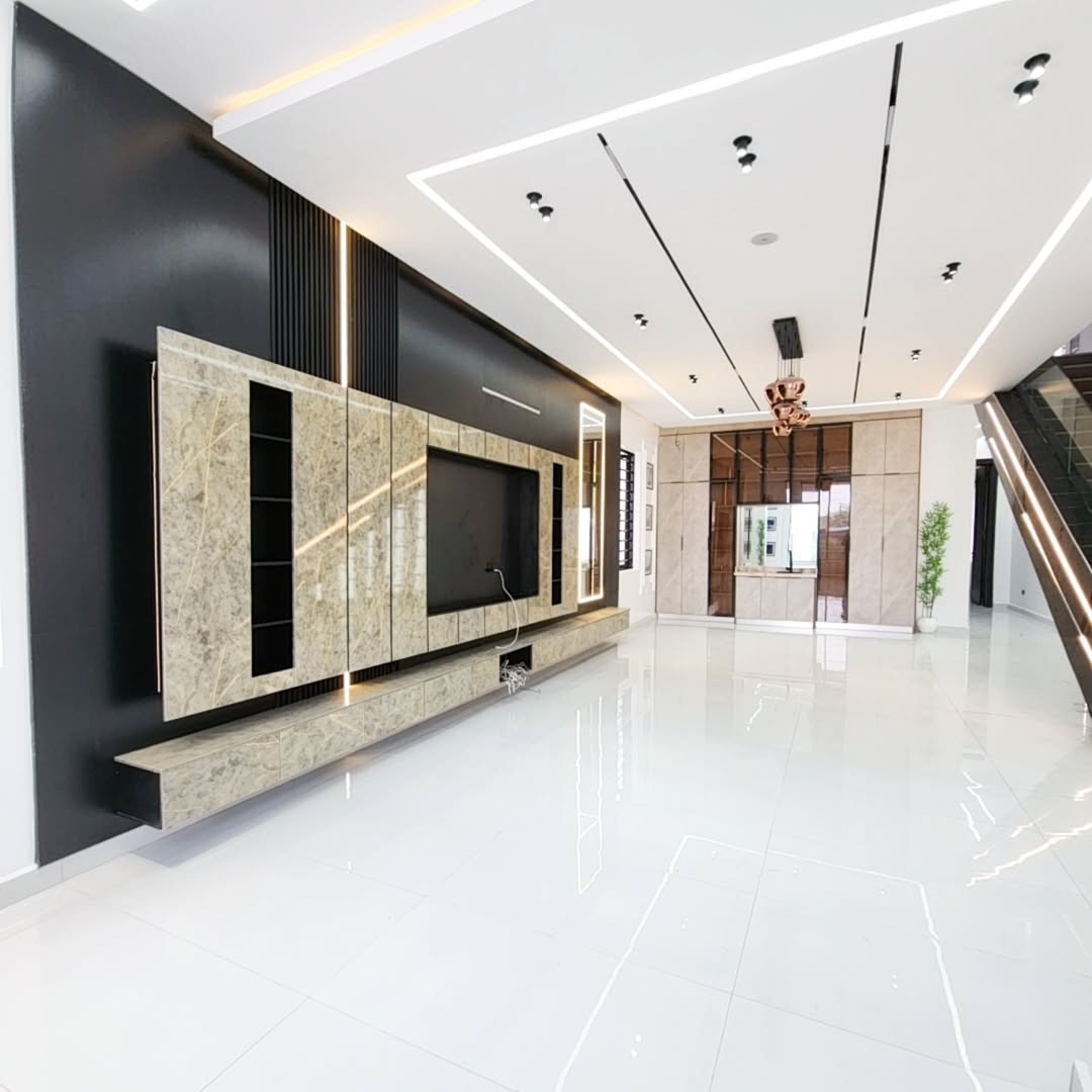 Smart 5-Bed Oasis with Pool & Gym in Lekki