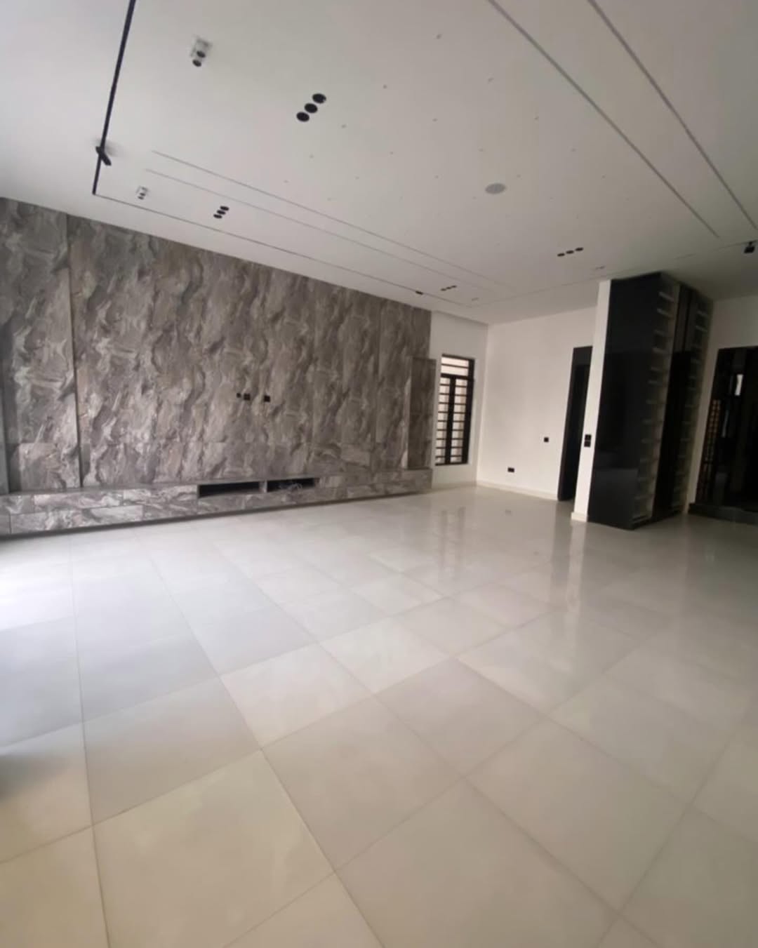 Lekki’s Finest: 5-Bed Poolside Haven with BQ