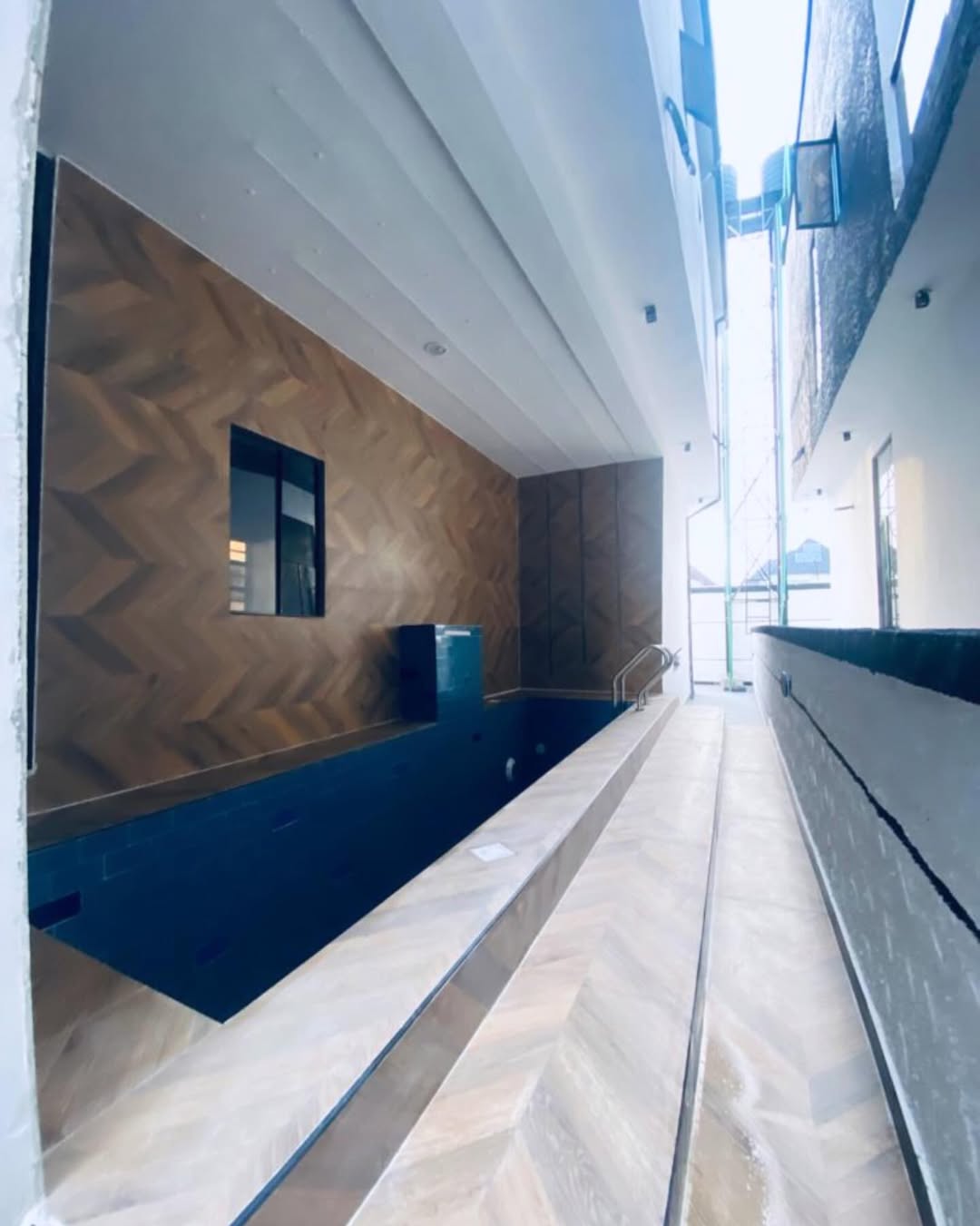 Lekki’s Finest: 5-Bed Poolside Haven with BQ