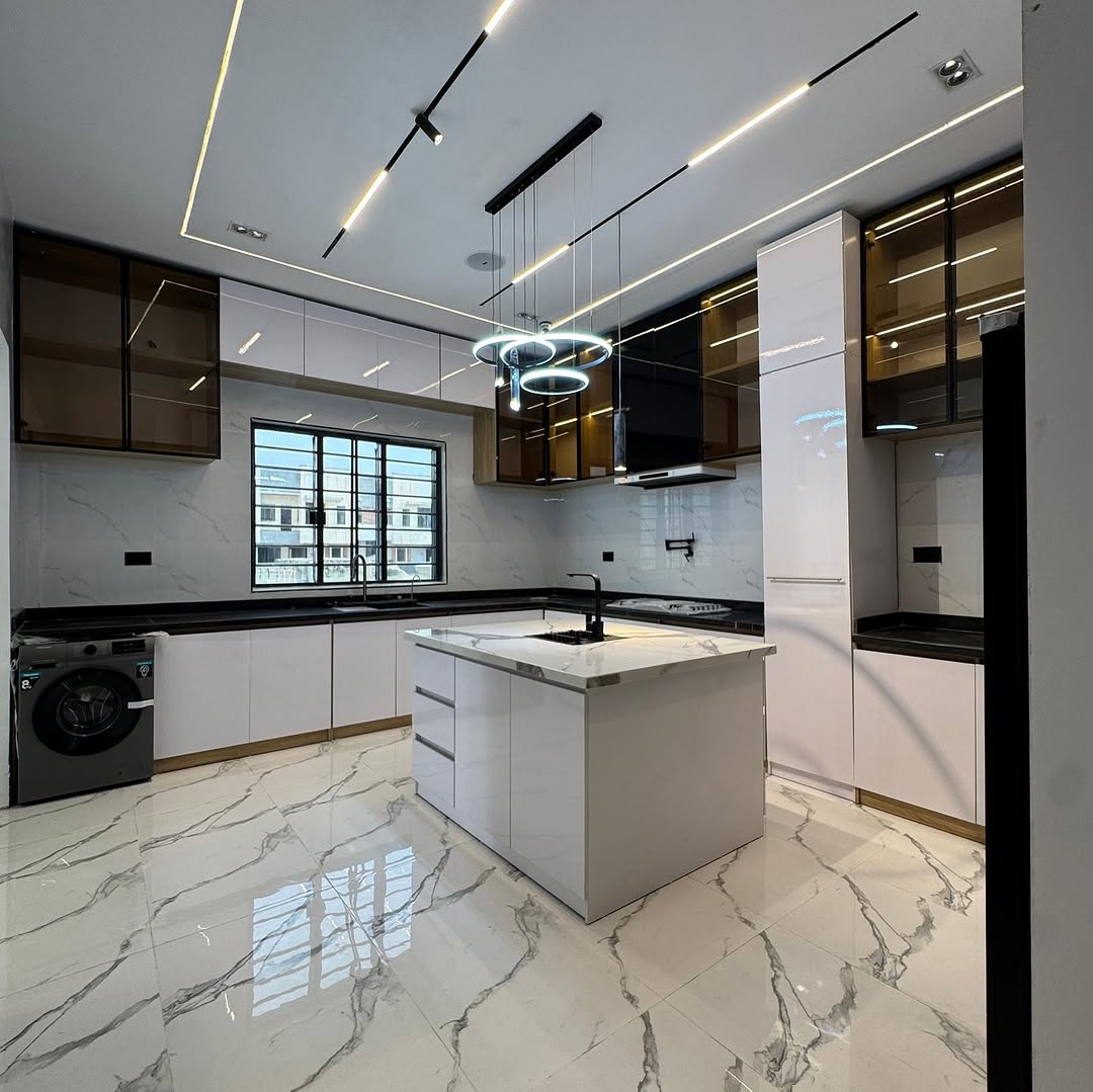 Exclusive 5-Bed Dulex with Pool & Cinema in Lekki