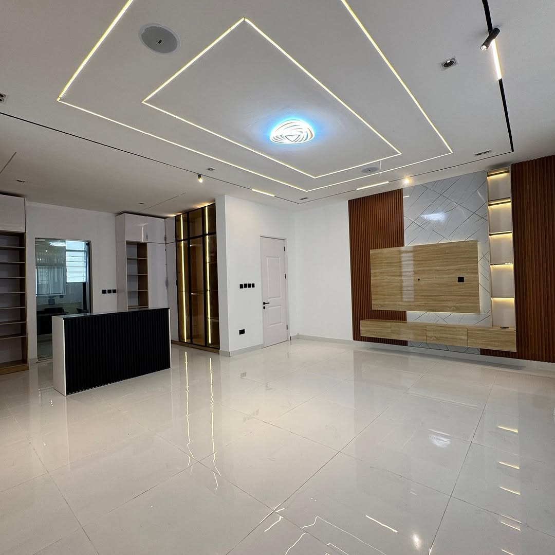 Exclusive 5-Bed Dulex with Pool & Cinema in Lekki