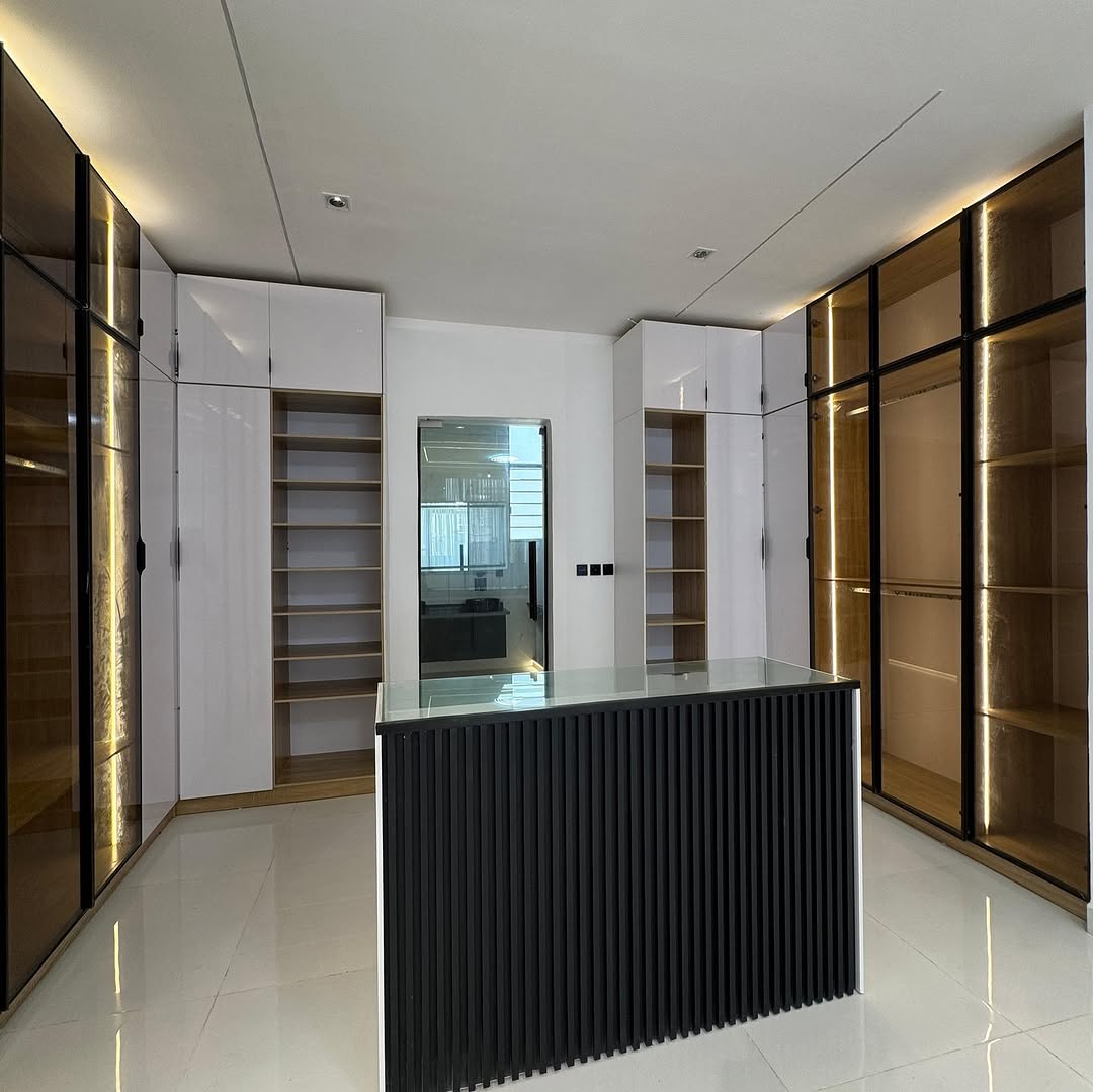 Exclusive 5-Bed Dulex with Pool & Cinema in Lekki