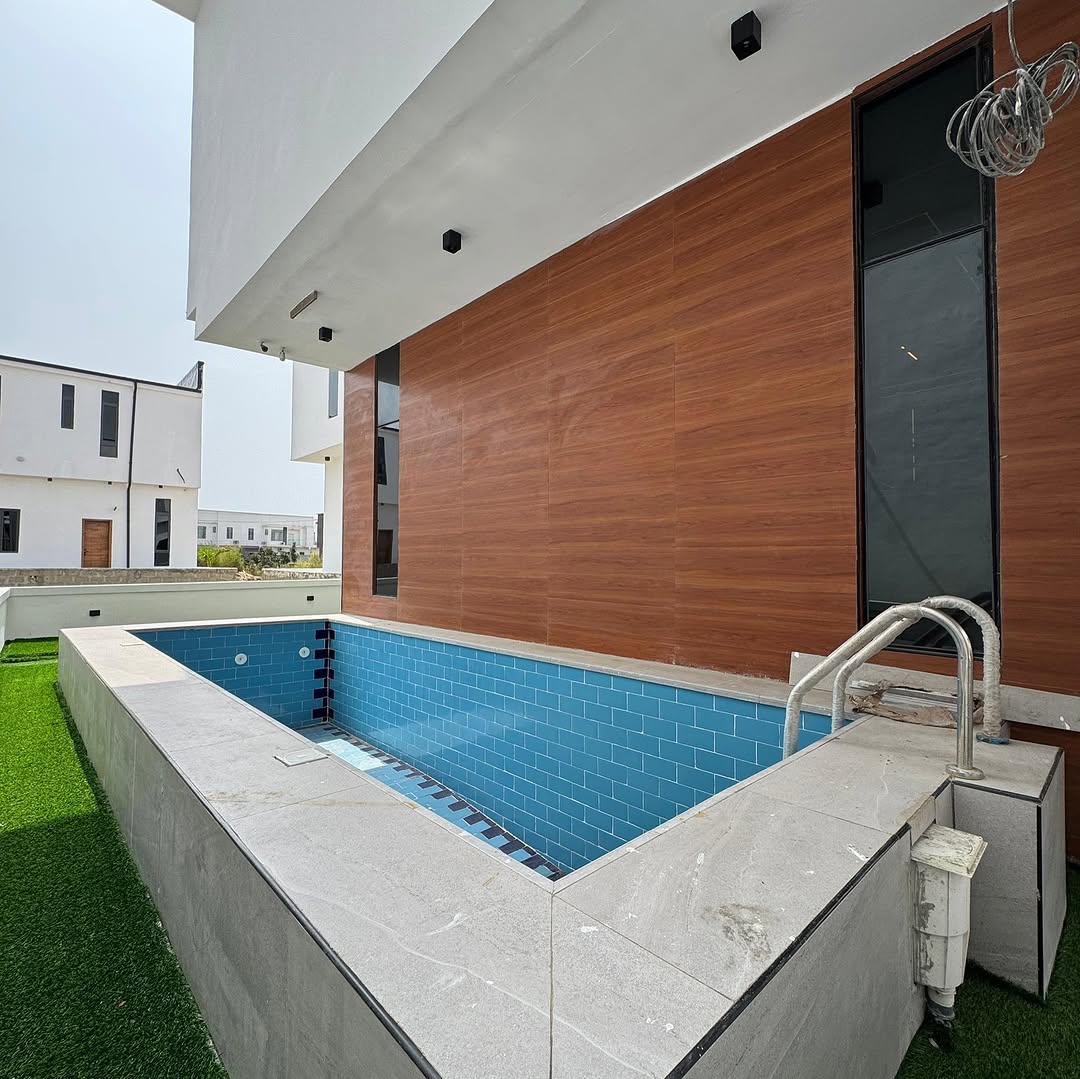 Exclusive 5-Bed Dulex with Pool & Cinema in Lekki