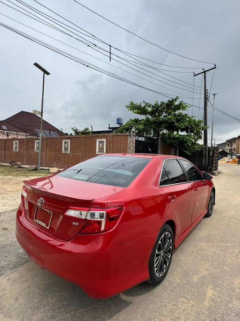 Like-New Camry SE: Untouched Luxury, Unbeatable Value