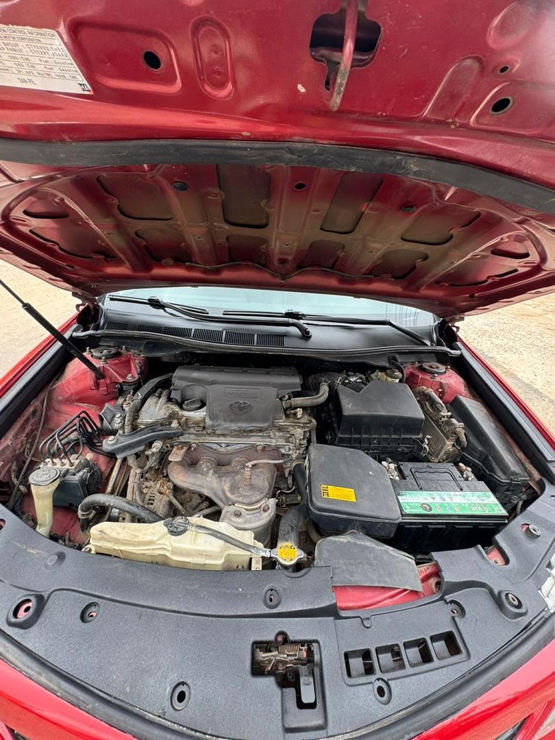 Like-New Camry SE: Untouched Luxury, Unbeatable Value