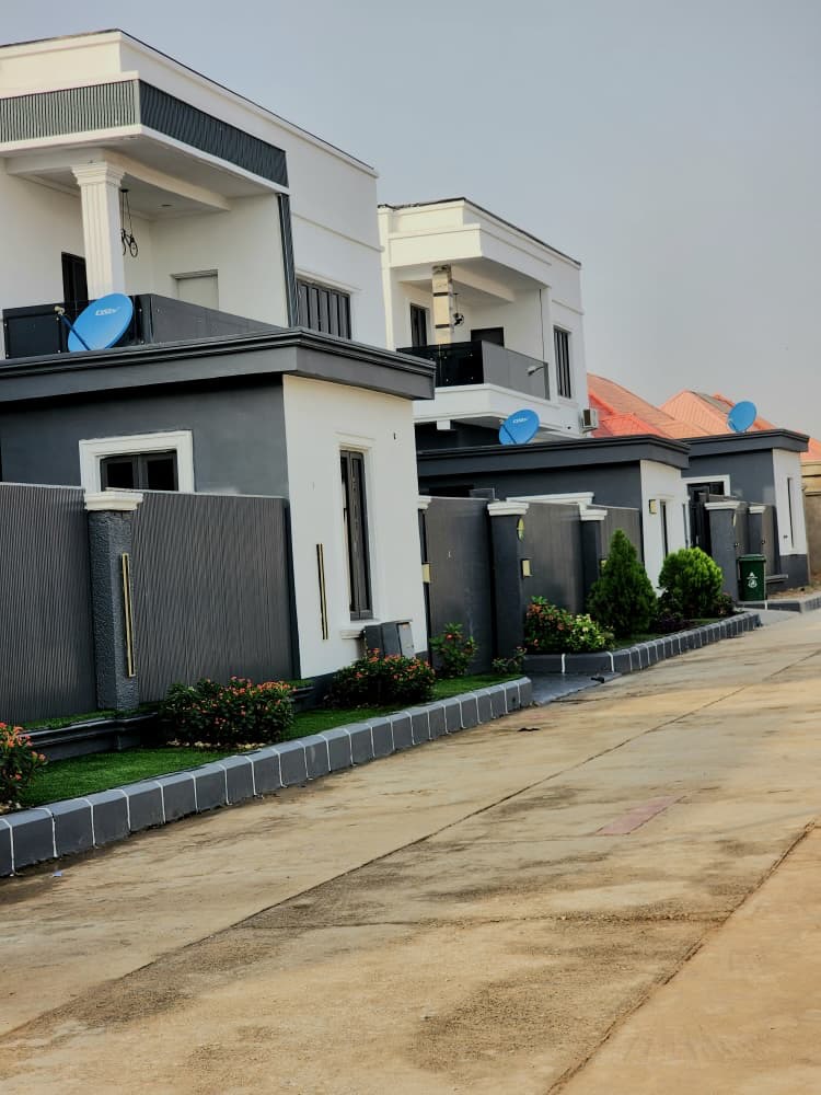 Classical Elegance: 4BR Duplex in Fort-Royal Estate