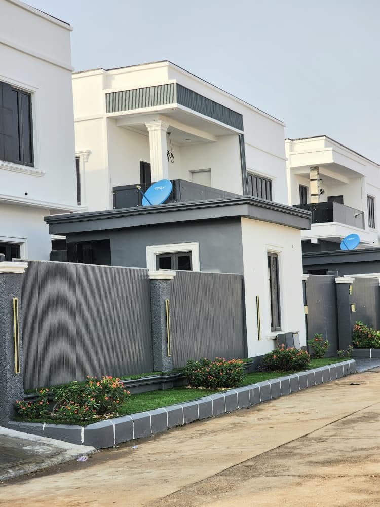 Classical Elegance: 4BR Duplex in Fort-Royal Estate