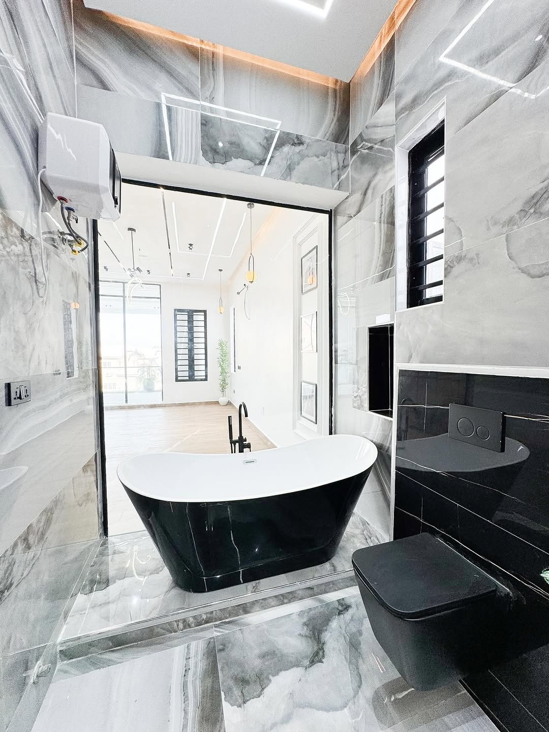 Lagos Oasis: 5-Bed Duplex with Pool & Gym