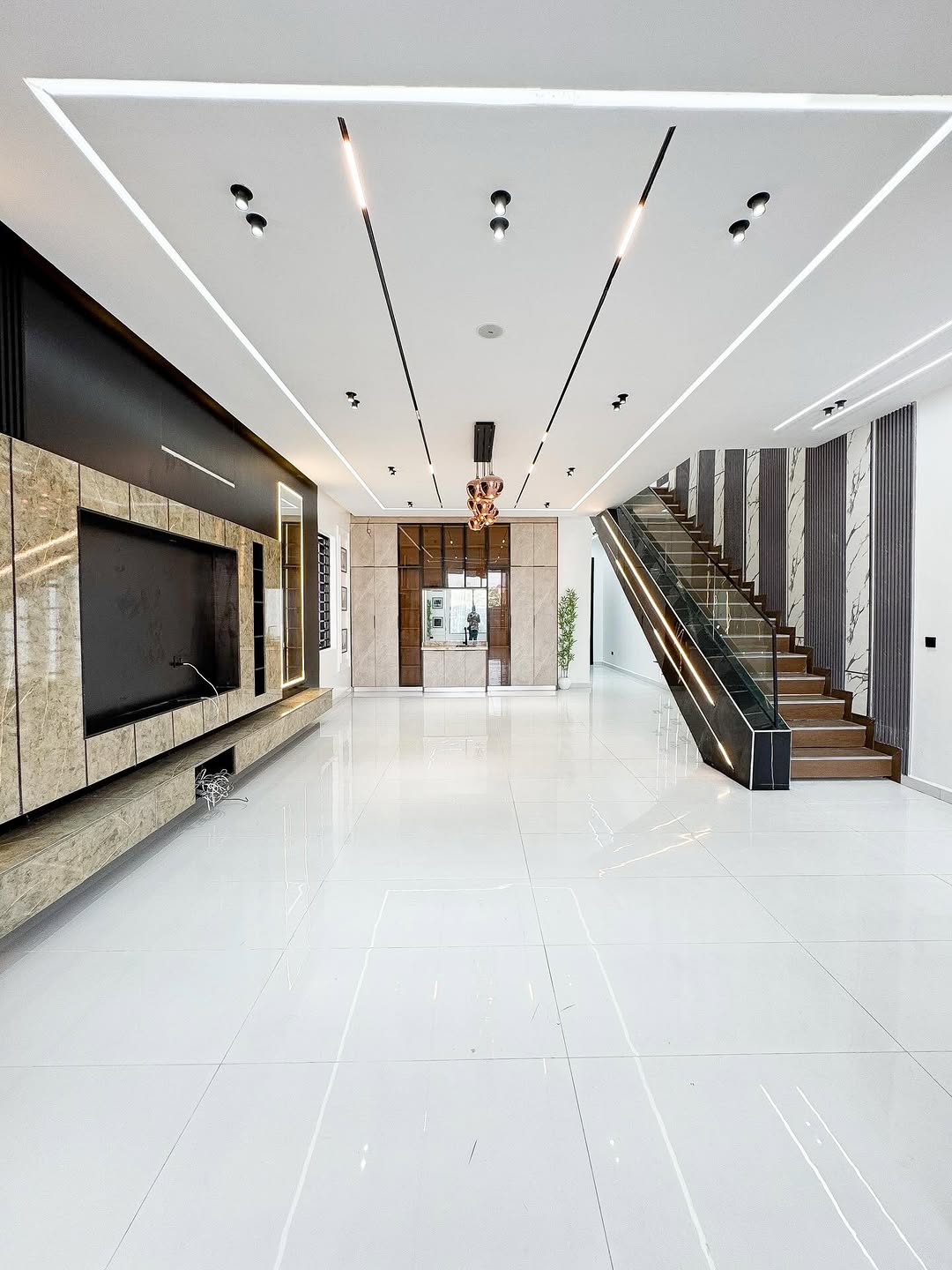 Lagos Oasis: 5-Bed Duplex with Pool & Gym