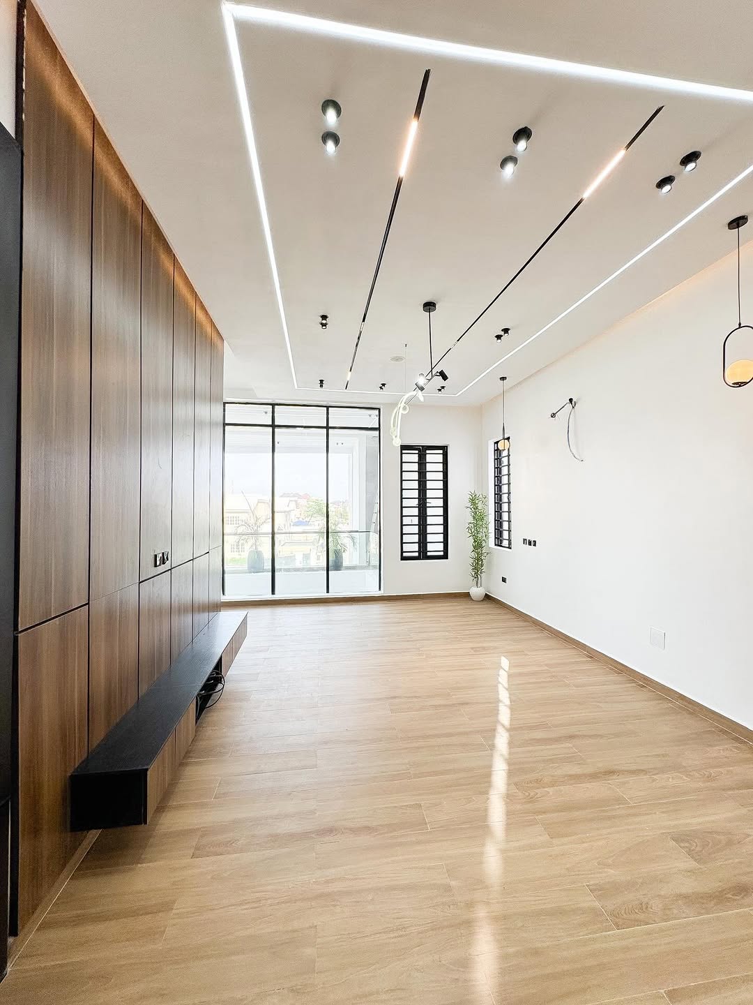 Lagos Oasis: 5-Bed Duplex with Pool & Gym