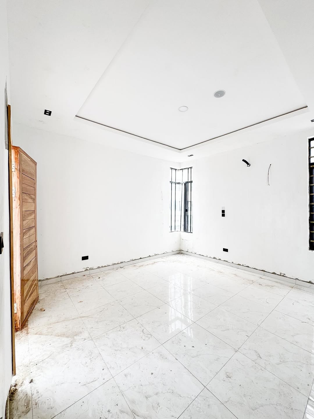 Stunning 5-Bed Ensuite Duplex in Prime Chevron