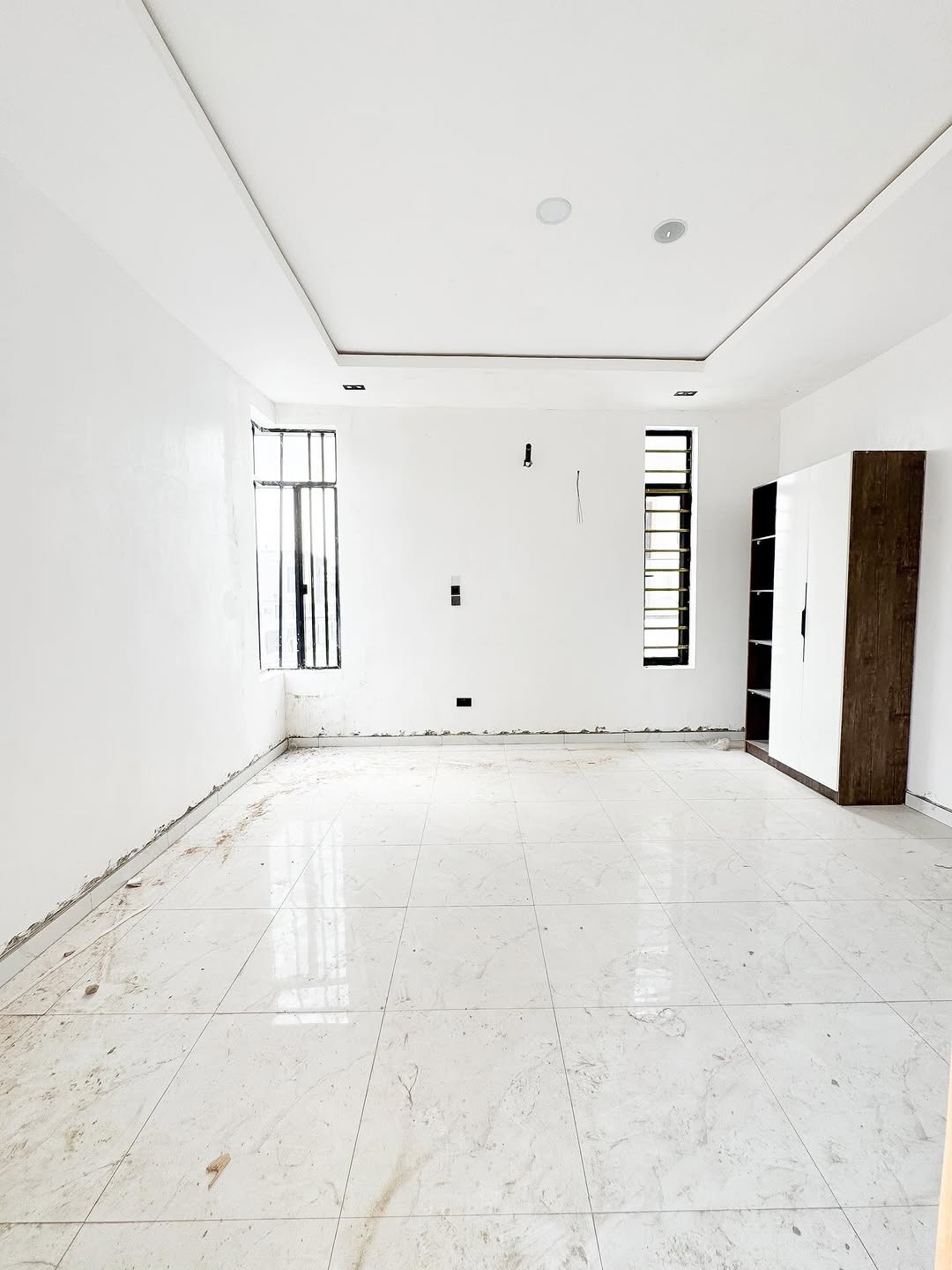 Stunning 5-Bed Ensuite Duplex in Prime Chevron