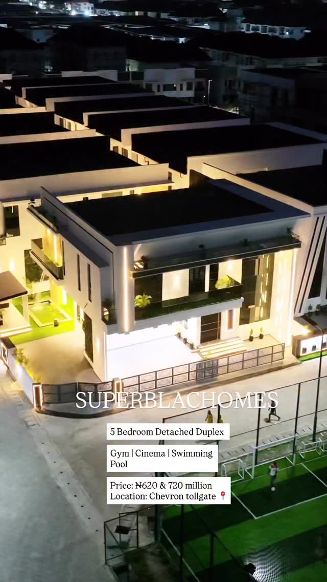 5-Bedroom Haven with Rooftop Terrace & Pool in Chevron