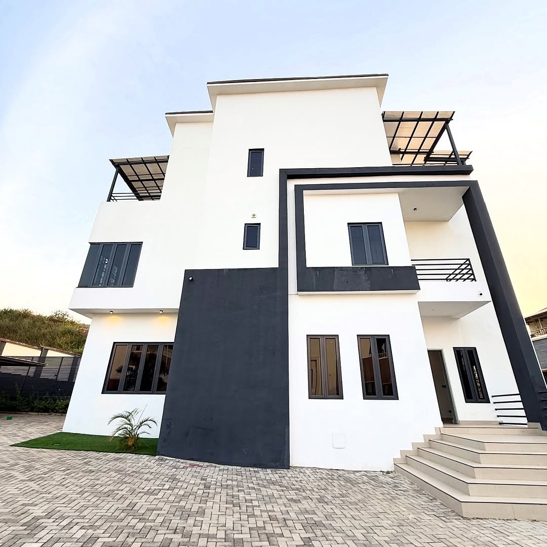 Exquisite Guzape Duplex with Pool & Elevator