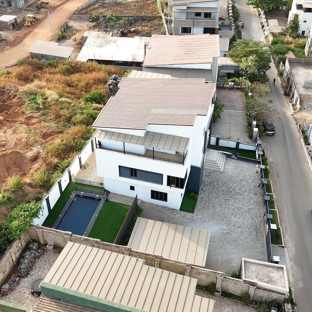 Exquisite Guzape Duplex with Pool & Elevator