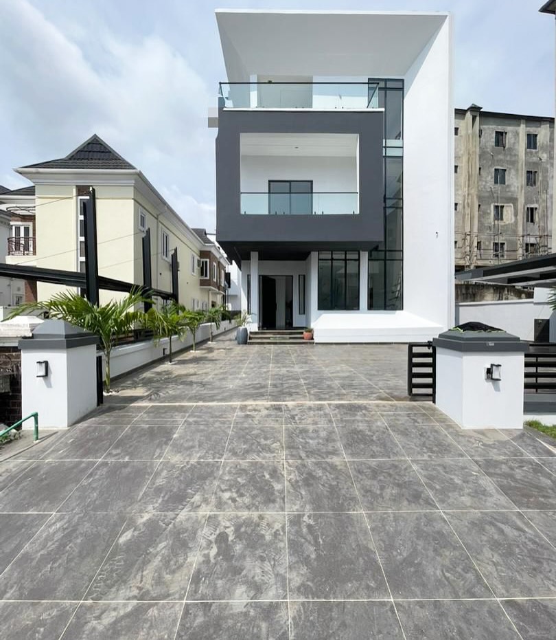 Dream Home with Cinema & Pool in Lekki