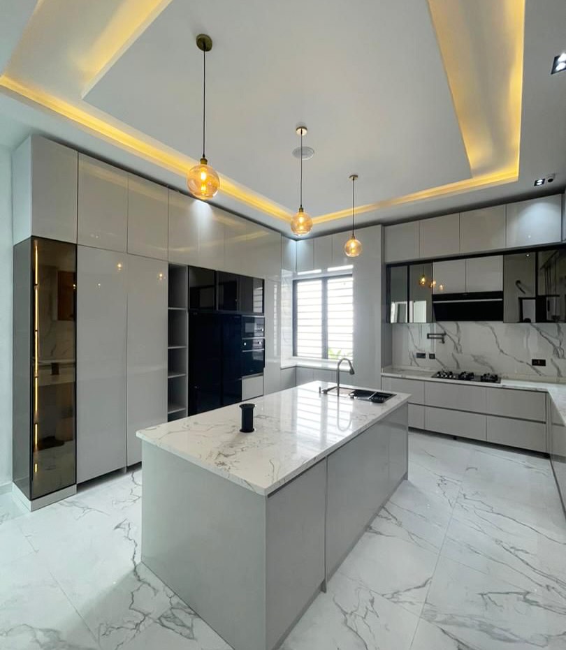 Dream Home with Cinema & Pool in Lekki