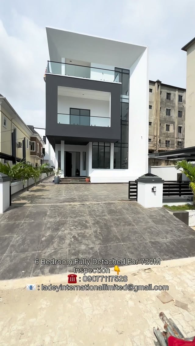 Stunning 6-Bed Duplex with Cinema & Pool in Lekki