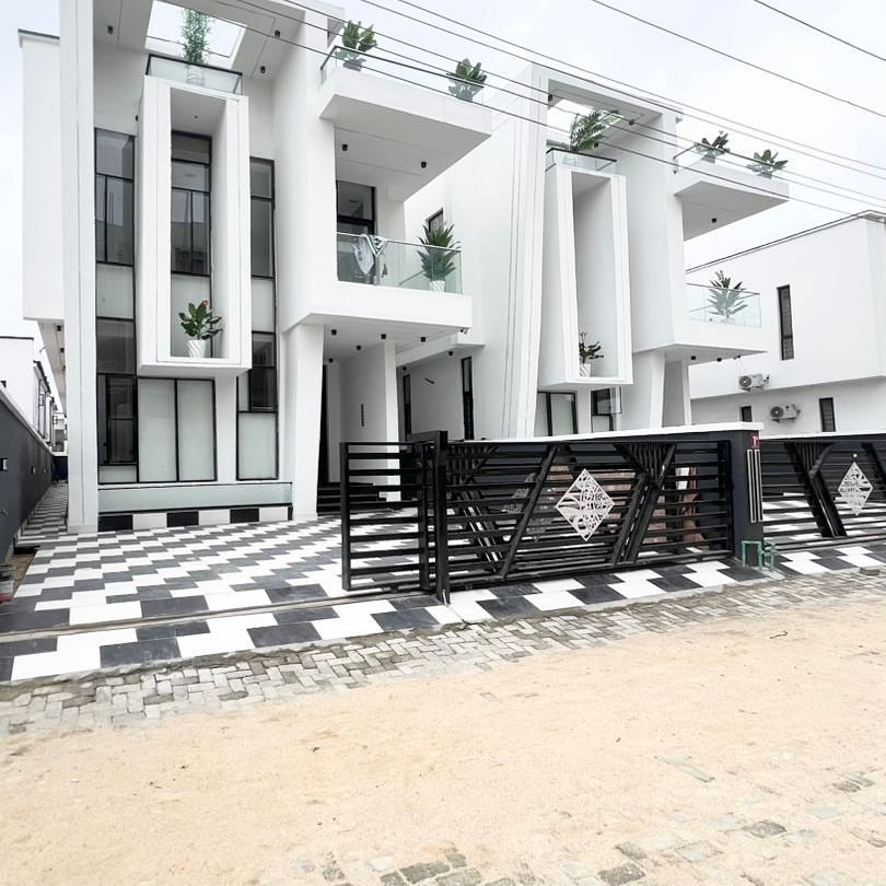 Exclusive 5BR Duplex with Pool & Jacuzzi in Chevron Lekki