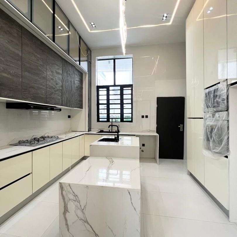 Exclusive 5BR Duplex with Pool & Jacuzzi in Chevron Lekki