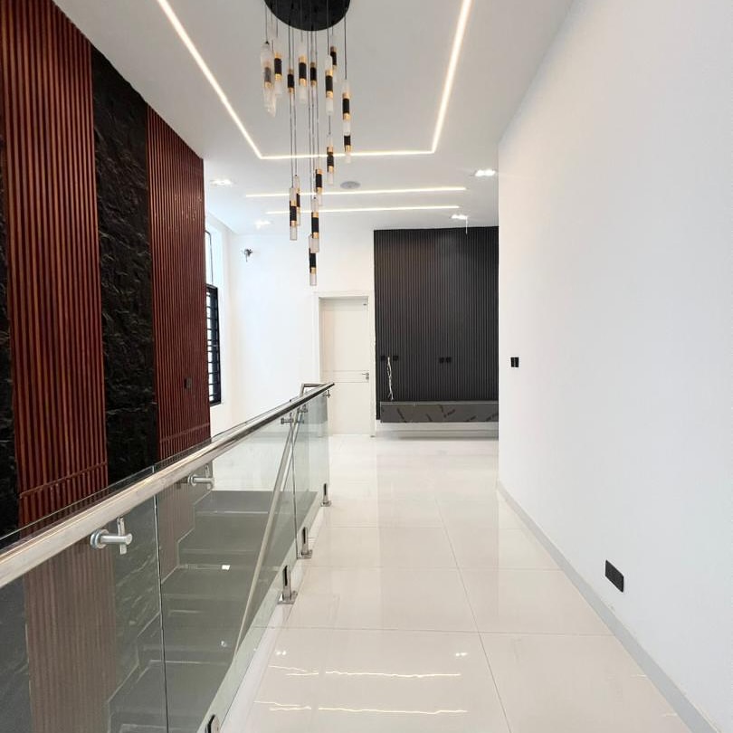 Exclusive 5BR Duplex with Pool & Jacuzzi in Chevron Lekki