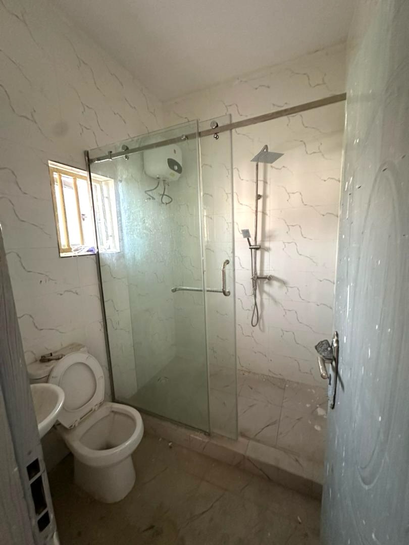 Spacious 4-Bed Duplex with BQ in Serene Lifecamp Estate